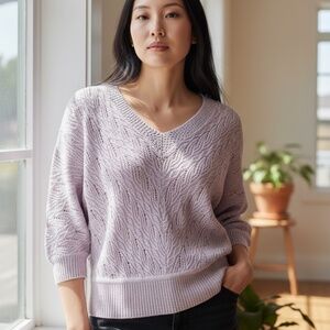 White House Black Market Lavender V-Neck Knit Sweater XXS